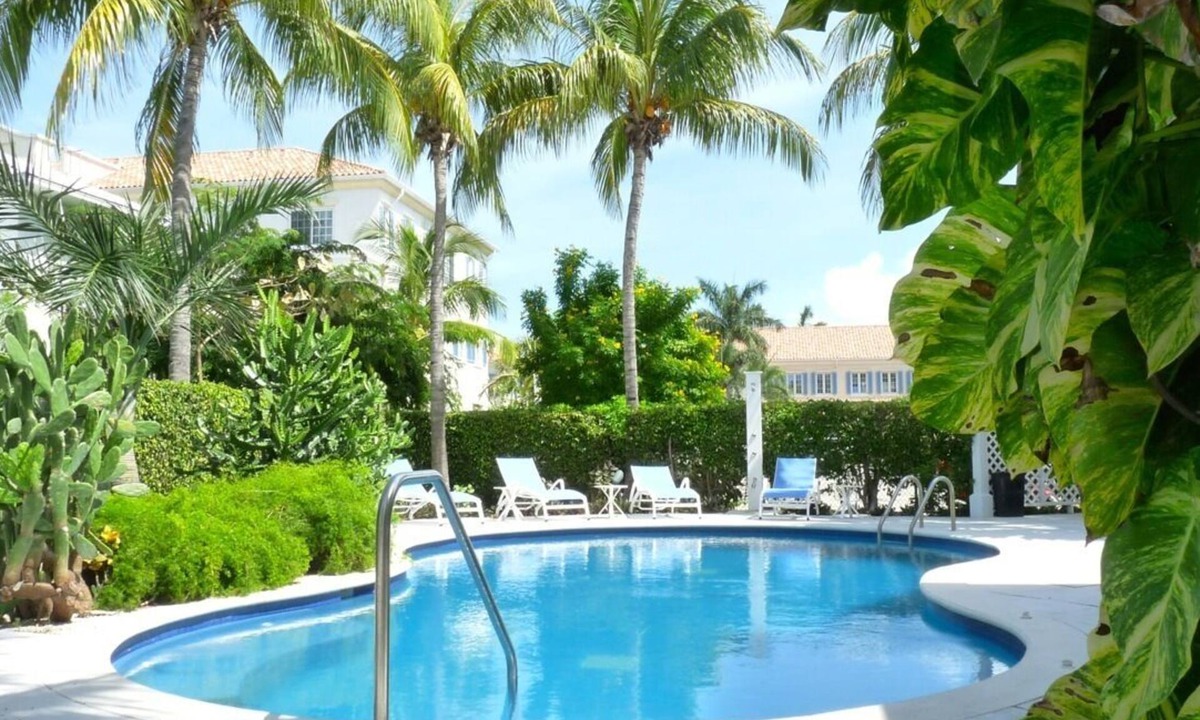 Grace Bay Condo | 3 minutes to the beach! 1 Bedroom Condo near shopping and Dining