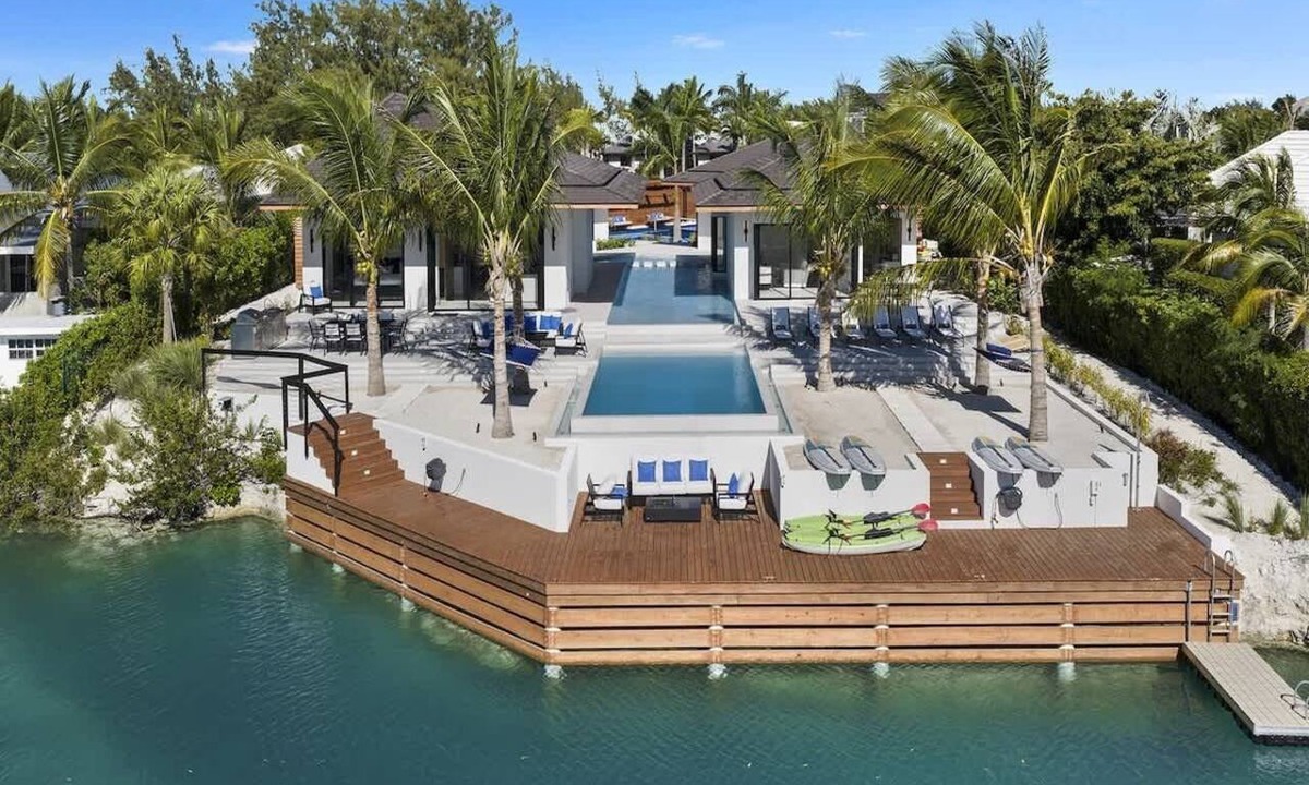 Leeward Settlement Villa | Aqua Solis Villa