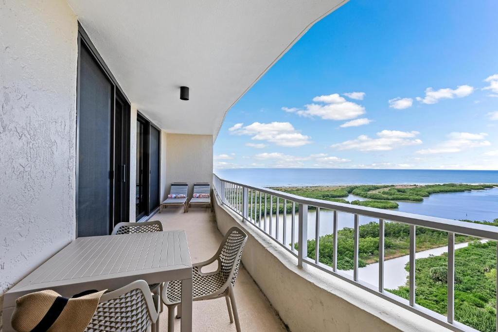 Marco Island House | Beachfront penthouse with spectacular views and pool
