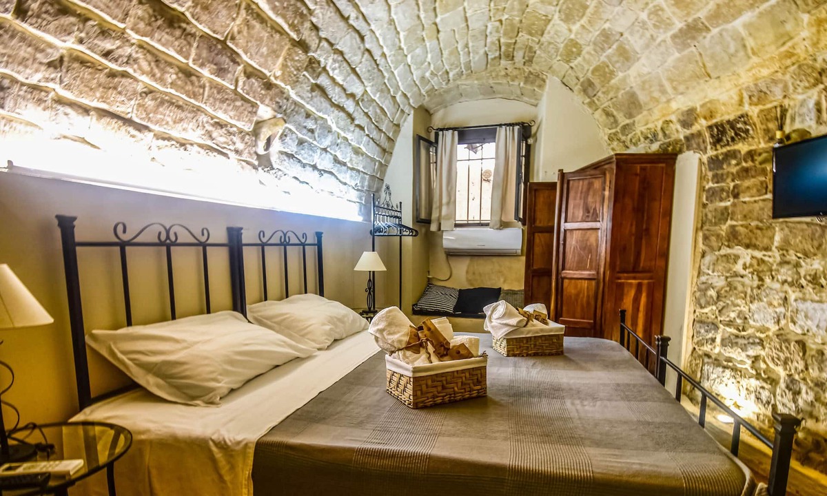 Casa Papa House | Domum in petra, the house in the rock. A short walk from the historic center of Modica