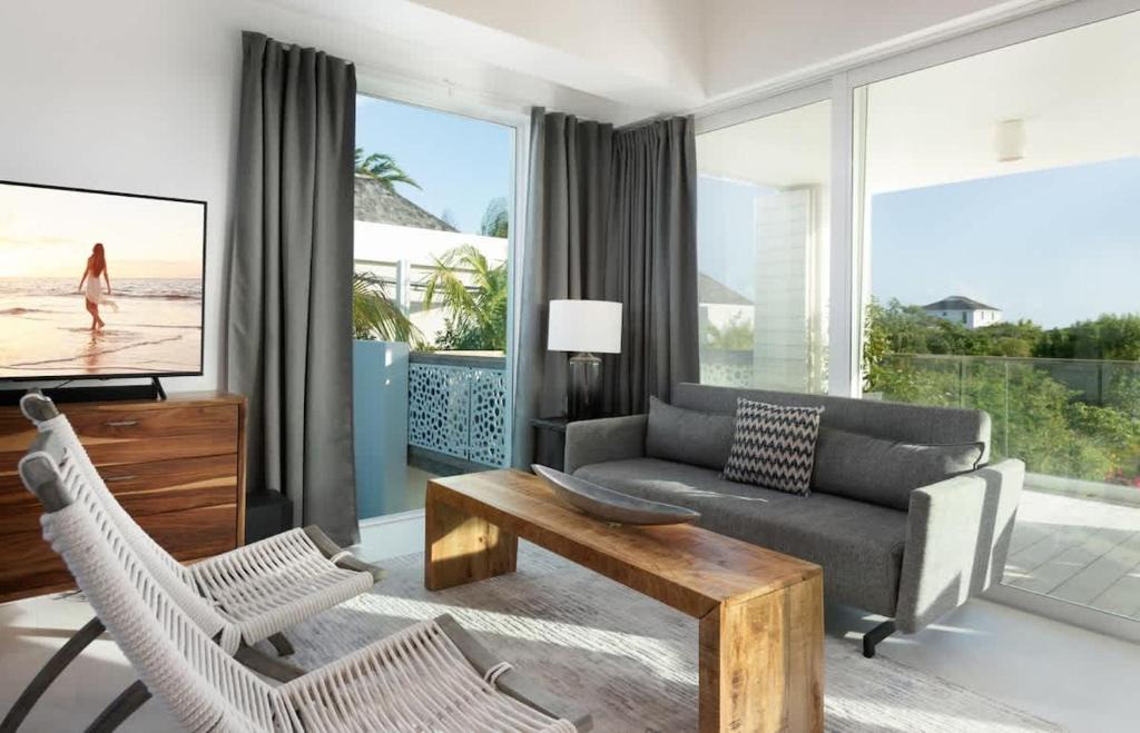 Leeward Settlement Apartment | Ocean Dream Studio Turquoise
