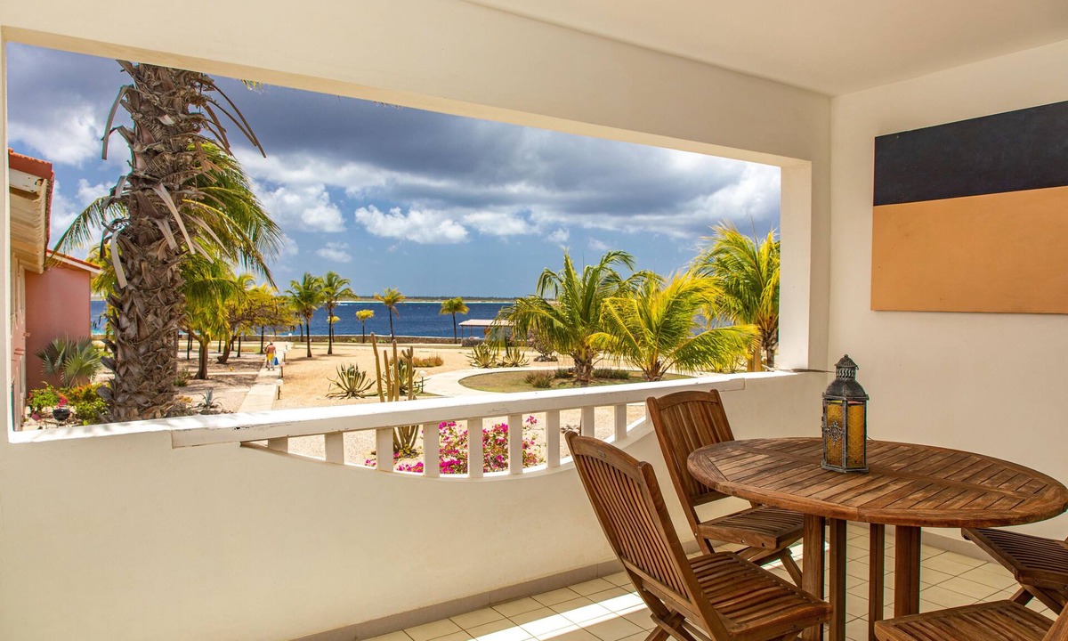 Hato Condo | Oceanfront Condo, Pier Access to Popular Dive Site!