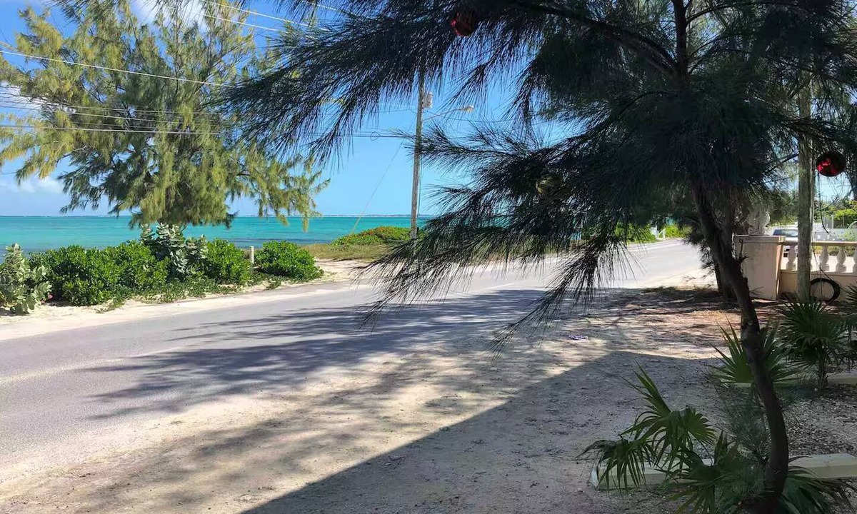 Providenciales Apartment | Pelican View #1 ground floor beachfront apartment