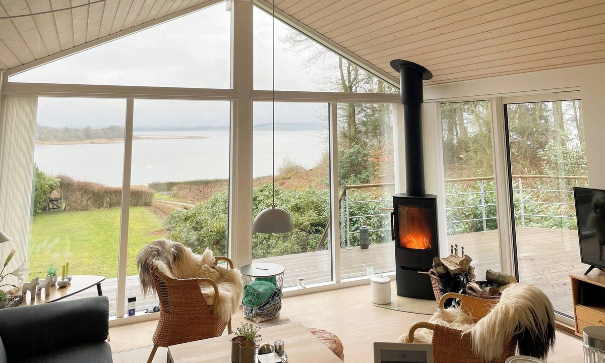 Ronbjerg House | Stunning sunrises over Harre Vig