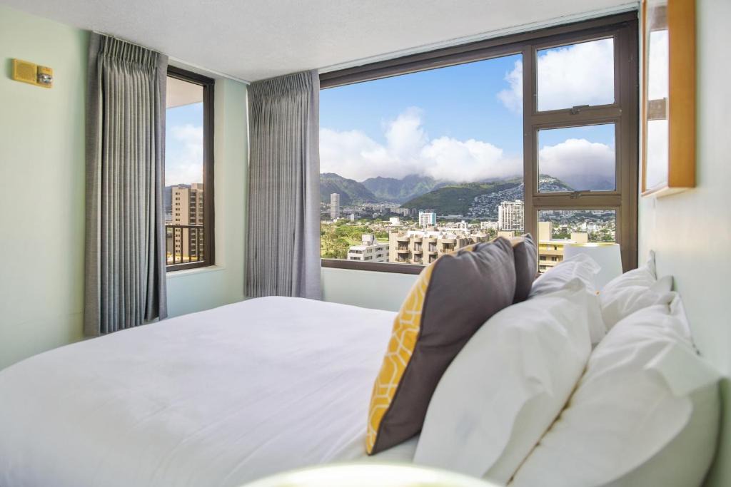 Waikiki Apartment | THE PINEAPPLE SUITE at THE WAIKIKI BANYAN