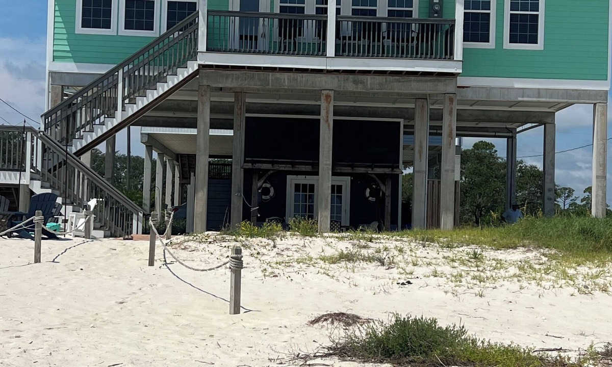 Alligator Point House | "Turtles Nest" on the Beach SEPT. SIESTA SPECIAL for 09/12/26 thru 09/19/26