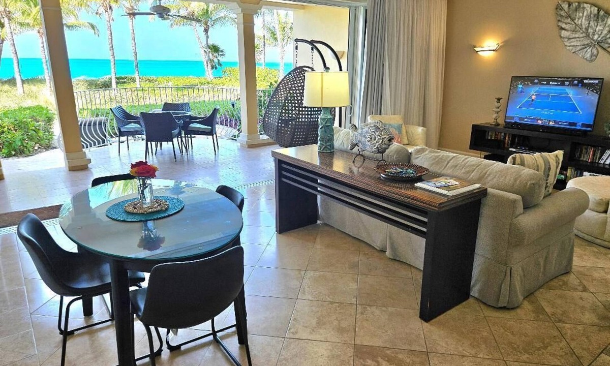 Grace Bay Condo | Villa Renaissance 102: Book August Now And Save 10%!