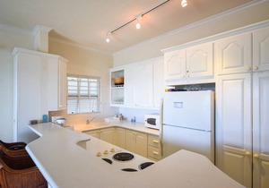 Casual Beachfront 1-Bed with Pool - Leith Court 16 in Saint Lawrence