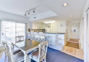 Delightful 3-bedroom luxury condo with WiFi and and outdoor pool located uptown on the bayside and just a few blocks from the beach! in Ocean City