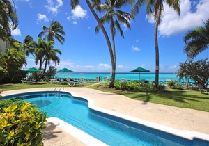 Easy-Going Beachfront Apartment with Pool - Leith Court 11 in Saint Lawrence