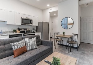 Frontdesk | Studio Apt by the Phipps Conservatory in Pittsburgh