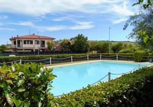 N036 - Numana, two-room apartment with terrace in residence with swimming pool in Maratta