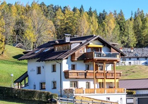 Nice apartment for 4 guests with WIFI, TV, terrace, pets allowed, panoramic view and parking in Telfs