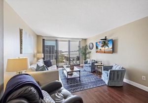 Relaxing beachfront condo with pool and ocean views in Marco Island