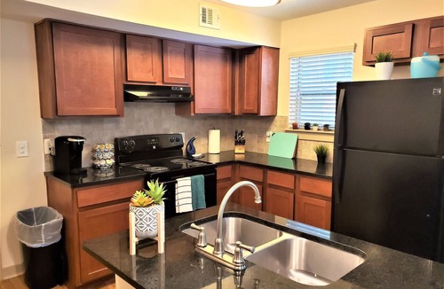 Downtown Atlanta Apartment | 10 minute Walk GA Aquarium and other Major Attractions, Prime Downtown Location