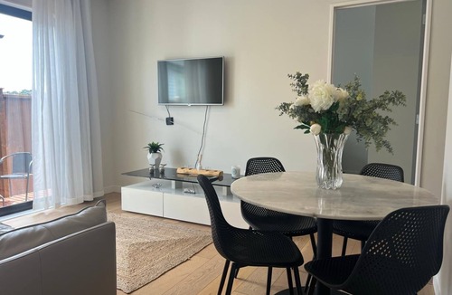 Orewa House | 2-bedroom house in perfect Orewa with cool AC and charm