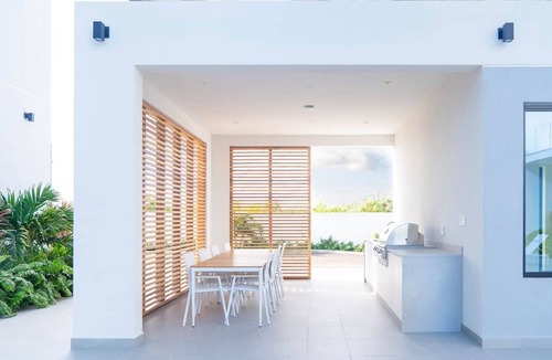 Grace Bay Apartment | 25%Off July 27-31 Pool, Grace Bay, Ocean View Z102