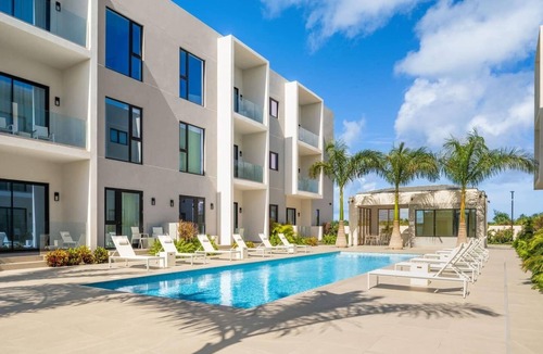 Grace Bay Apartment | 25% Off July30-Aug1 Walk 2 Beach, Pool Z-B103