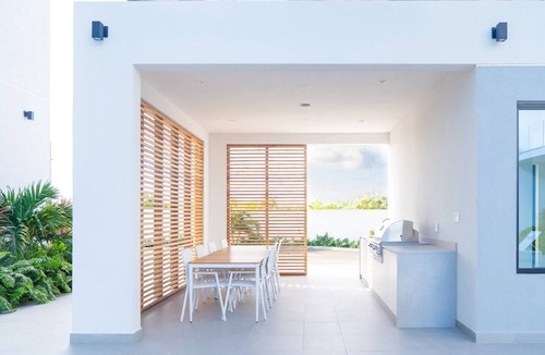 Grace Bay Apartment | 25% Off July30-Aug1 Walk 2 Beach, Pool Z-B103