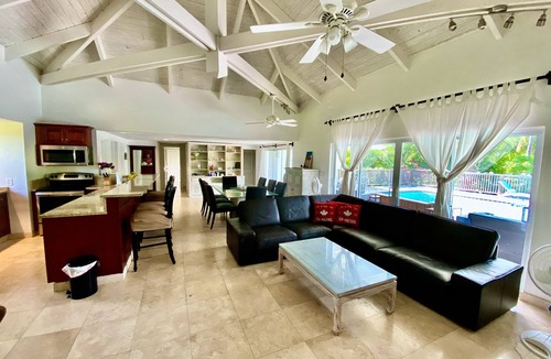 Leeward Settlement Villa | 30 Second Walk to Grace Bay Beach!, 3BR +1BR , Private Pool! Lush Gardens!