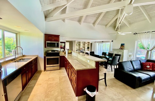 Leeward Settlement Villa | 30 Second Walk to Grace Bay Beach!, 3BR +1BR , Private Pool! Lush Gardens!