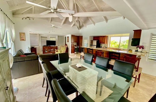 Leeward Settlement Villa | 30 Second Walk to Grace Bay Beach!, 3BR +1BR , Private Pool! Lush Gardens!