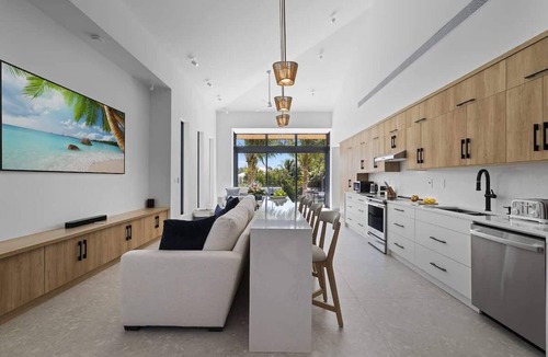 Leeward Settlement Villa | Aqua Solis Villa