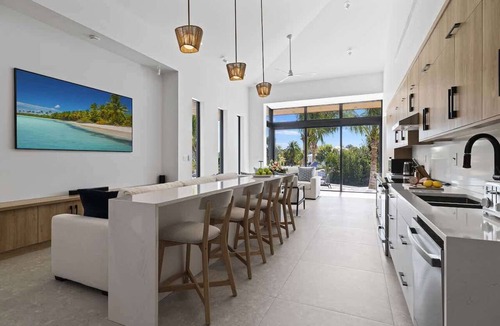 Leeward Settlement Villa | Aqua Solis Villa