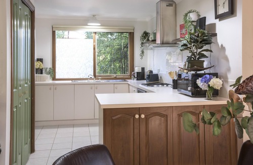 Olinda Cabin | Botanica Retreat – Private Couples Retreat in the Dandenong Ranges - Sweet cabin with vintage furnishings, in gorgeous gardens overlooking magnolias and rhododendrons.