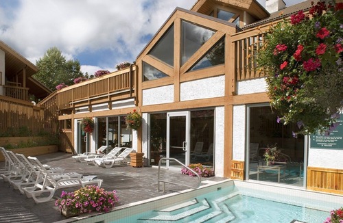 Banff Condo | Bright & Spacious for 8 | Access to 2 hot tubs!