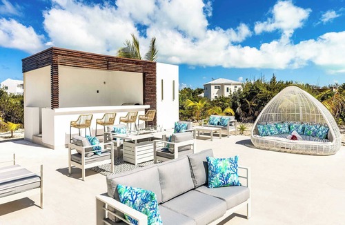 Leeward Settlement House | Caicos Cove Villa: Private Pool near Grace Bay