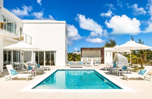 Leeward Settlement House | Caicos Cove Villa: Private Pool near Grace Bay