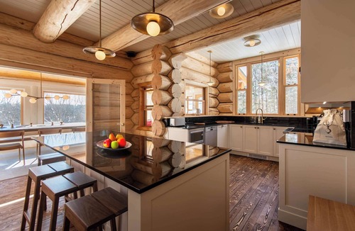 Fiddler Lake Resort Ski Chalet | Chalet Black Eagle on Fiddler Lake (lakefront) with Hot Tub and Sauna