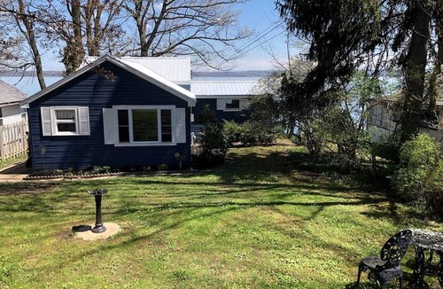 Dresden Cottage | Charming Pet-Friendly Cottage Seconds from Lake near Rochester, New York