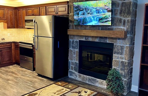 Townsend Condo | Cozy Riverside Studio in the Heart of Townsend