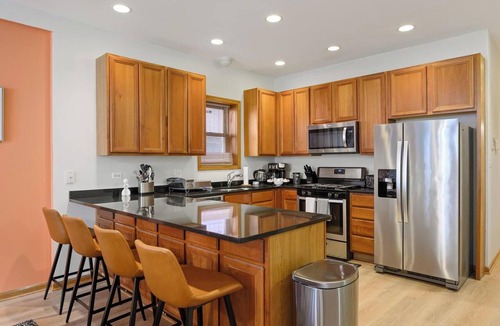 Wicker Park Apartment | Designer Apt, Billiards, Private Patio, 1 Parking