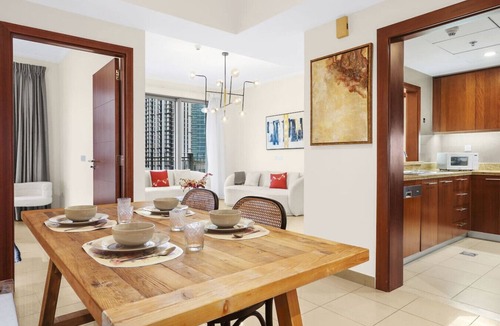 Downtown Dubai Apartment | First Class 2BR Apartment: Look at the Tall Fountains and Opera House