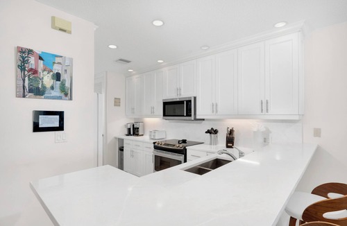 Grace Bay Condo | Grace Bay Beach Front 2 BDR/2BTH Condo at the Grandview