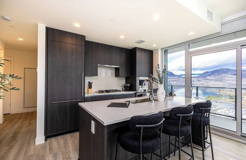 Downtown Kelowna Condo | Luxury 32nd-floor condo in Kelowna with stunning views of Okanagan Lake and City Park.