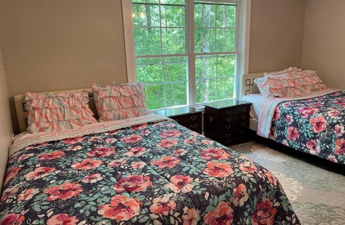 Forsyth House | NEW Riverfront 3 Bedroom Cabin NEAR Jackson Lake
