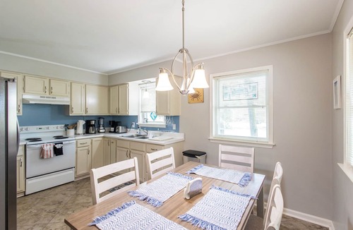 Northeast Virginia Beach House | Ocean Side Cottage 89th St VA Beach-last minute 20% discount week Aug 27–Sept 11