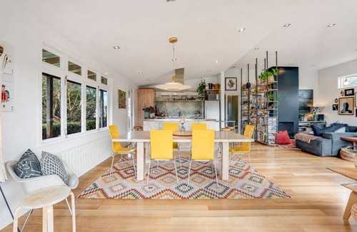 Auckland Villa | Pool + Fire Pit + Projector | Walk to Eden Park | Designer Retreat