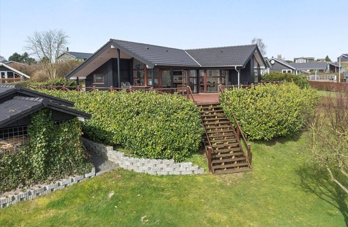 Hejlsminde Strand House | Quiet and idyllic location with a panoramic view of the sea