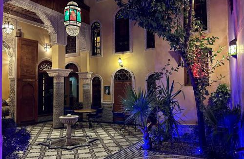 Ain Azlitan House | Riad Layalina Fes 7 Chambres & 18 Personnes Piscine, Parking, Vue & Wifi au Pied Medina
