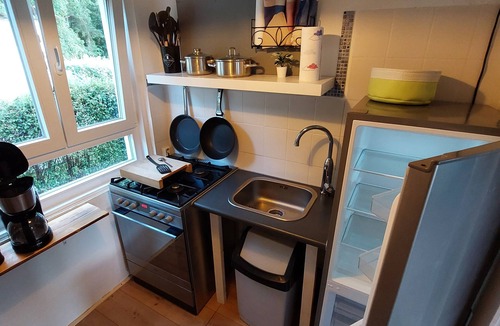 Wernsdorf House | Tiny house by the lake! Lakeside yard with an own jetty and sauna!
