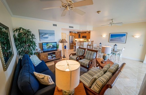 Grace Bay Condo | Villa Renaissance 203: Book August Now And Save 10%!