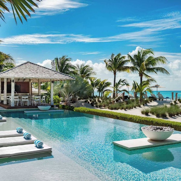 Villa Sentosa – 8-Bedroom Luxury Beachfront Villa in Grace Bay, Turks and Caicos