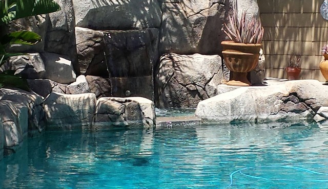 2.5 Miles to Disneyland Luxury 2,850 sq. ft. HEATED SPA REG2015-00090 in Anaheim