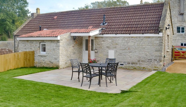 2 bedroom accommodation in Marksbury, near Bath in Newton St Loe