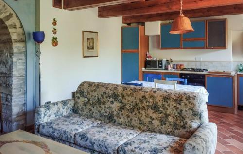 2 Bedroom Cozy Home In Sassocorvaro Auditore in Caprazzino